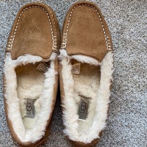 UGG size 9 ladies Ansley Moccasins
